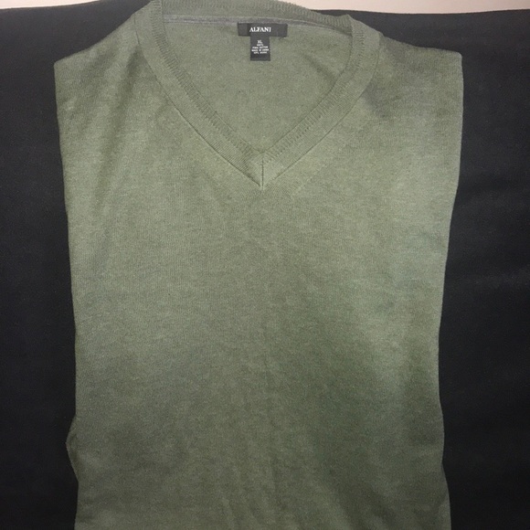 Alfani Men’s V-neck EUC $12 each Bundle 2 for $20. - Picture 9 of 11